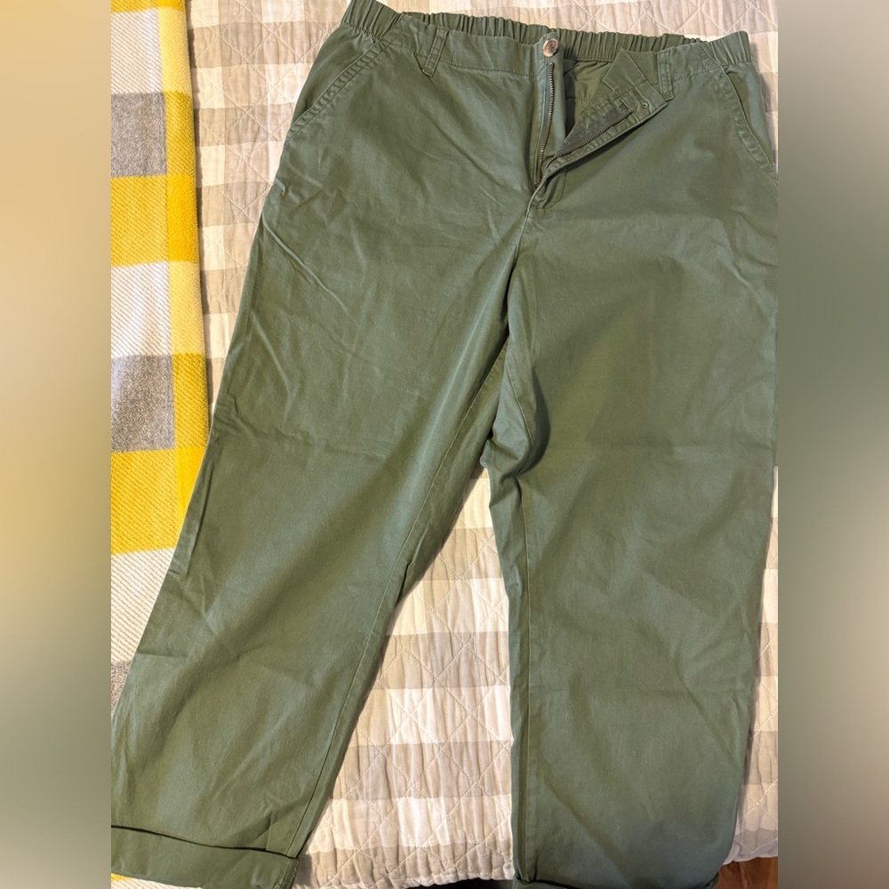 Old Navy Women's Olive Green Capris